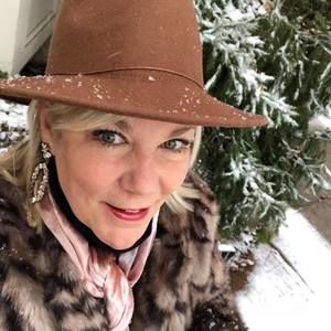 Meet your Posher, Hillary